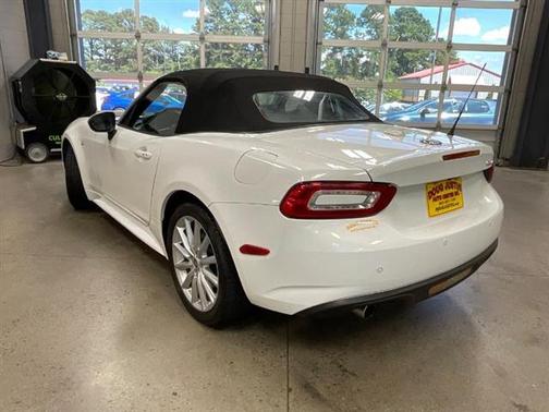 2017 FIAT 124 Spider Base