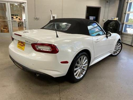 2017 FIAT 124 Spider Base