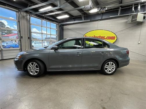 Platinum Gray Metallic 2017 Volkswagen Jetta 1.4T S