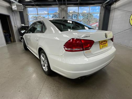 2012 Volkswagen Passat 2.5 SE