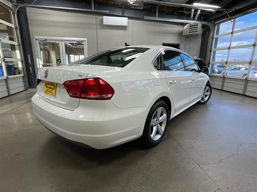 2012 Volkswagen Passat 2.5 SE