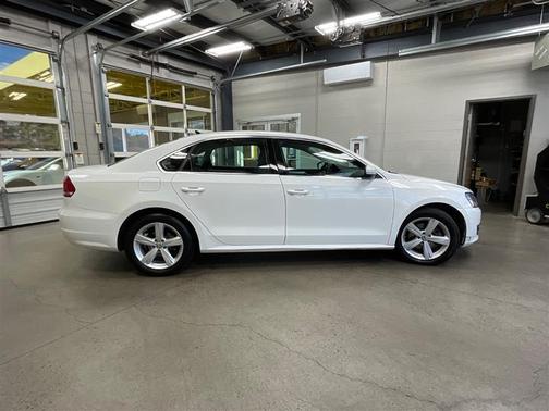 2012 Volkswagen Passat 2.5 SE