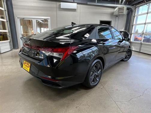 2022 Hyundai ELANTRA HEV Blue