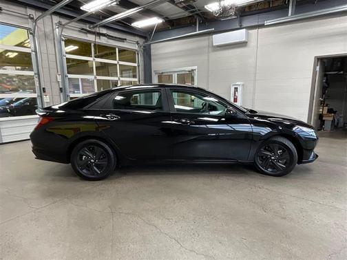 2022 Hyundai ELANTRA HEV Blue