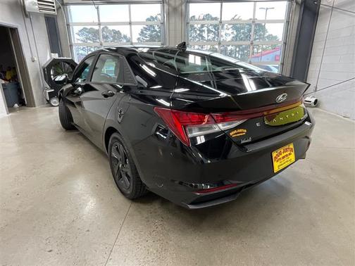 2022 Hyundai ELANTRA HEV Blue