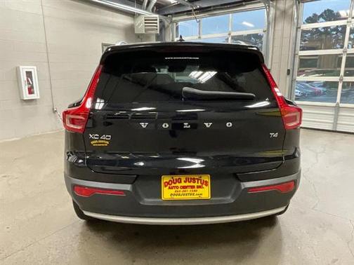 2021 Volvo XC40 T4 Momentum