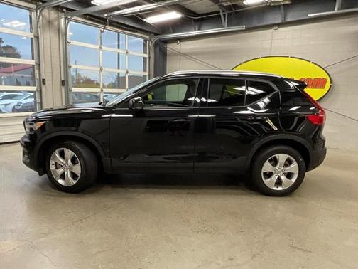 2021 Volvo XC40 T4 Momentum