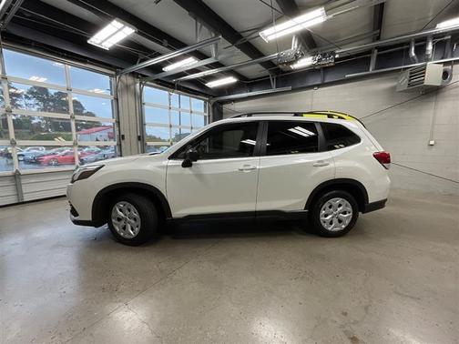 Crystal White Pearl 2022 Subaru Forester Base