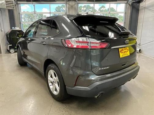 2020 Ford Edge SE