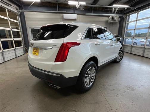 Crystal White Tricoat 2019 Cadillac XT5 Luxury
