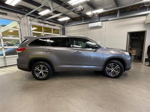 Predawn Gray Mica 2018 Toyota Highlander LE I4