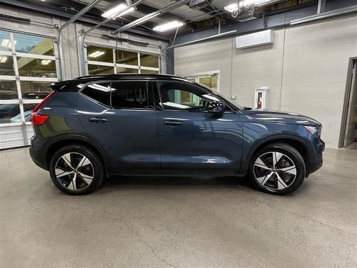 2022 Volvo XC40 Recharge Pure Electric P8 Twin Plus