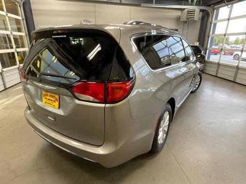 2018 Chrysler Pacifica Touring-L