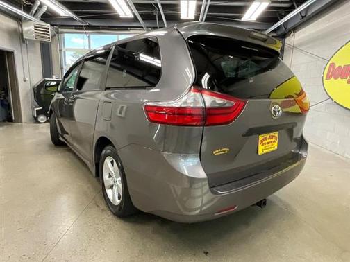 2020 Toyota Sienna SE