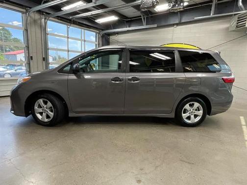 2020 Toyota Sienna SE