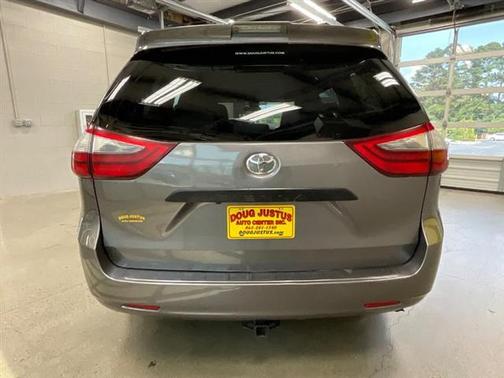 2020 Toyota Sienna SE