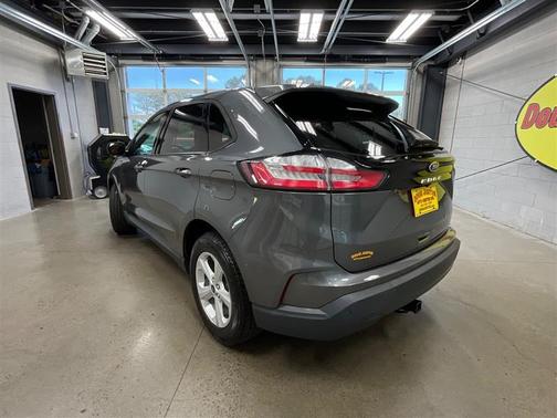 Carbonized Gray Metallic 2021 Ford Edge SE