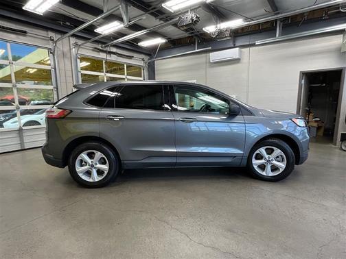 Carbonized Gray Metallic 2021 Ford Edge SE