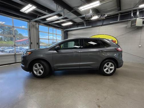 Carbonized Gray Metallic 2021 Ford Edge SE
