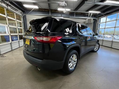 Mosaic Black Metallic 2021 Chevrolet Traverse LS