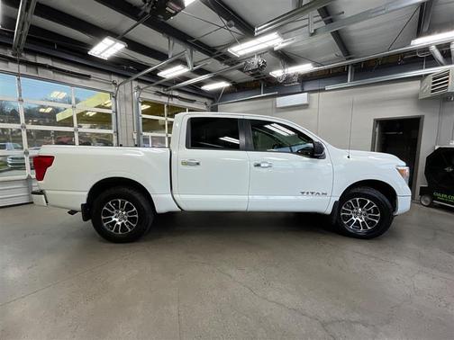 2021 Nissan Titan SV