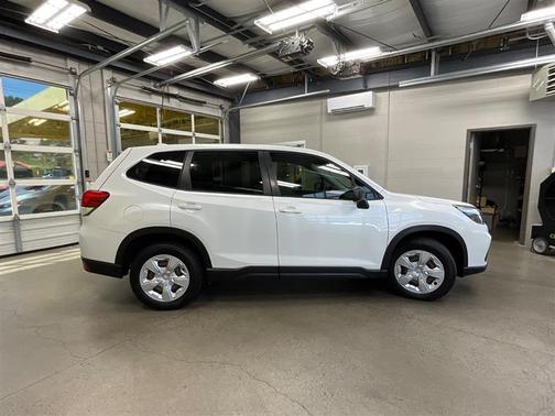 Crystal White Pearl 2019 Subaru Forester Base