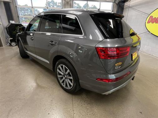 Samurai Gray Metallic 2019 Audi Q7 55 Premium Plus