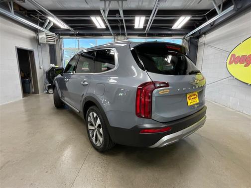 Everlasting Silver 2021 Kia Telluride S