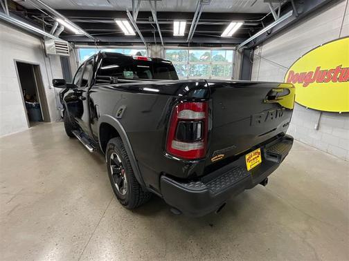 Diamond Black Crystal Pearlcoat 2019 RAM 1500 Rebel