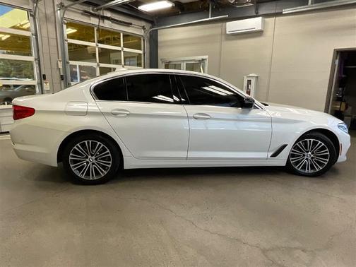 2020 BMW 530 530i