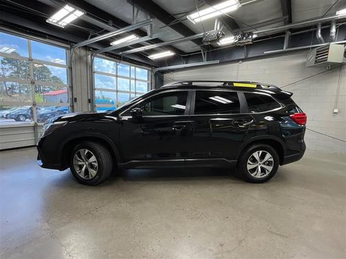 Crystal Black Silica 2024 Subaru Ascent Premium 7-Passenger