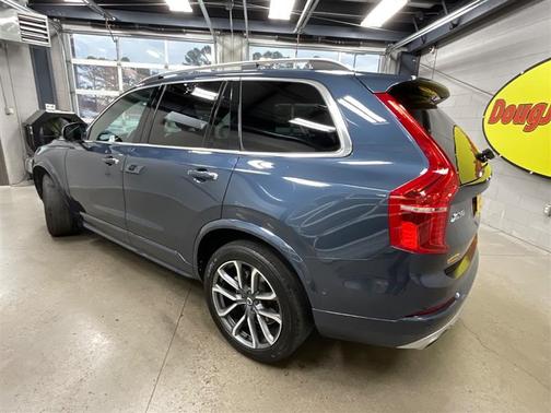 2018 Volvo XC90 T6 Momentum