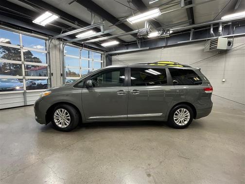 2011 Toyota Sienna XLE