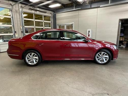 2018 Volkswagen Passat 2.0T SE