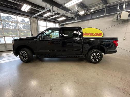 Agate Black Metallic 2022 Ford F-150 Lightning XLT