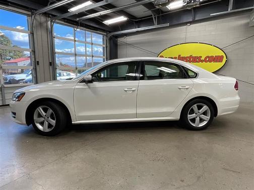 2013 Volkswagen Passat 2.0 TDI SE w/ Sunroof