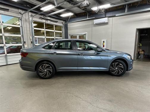 Platinum Gray Metallic 2019 Volkswagen Jetta 1.4T SEL Premium