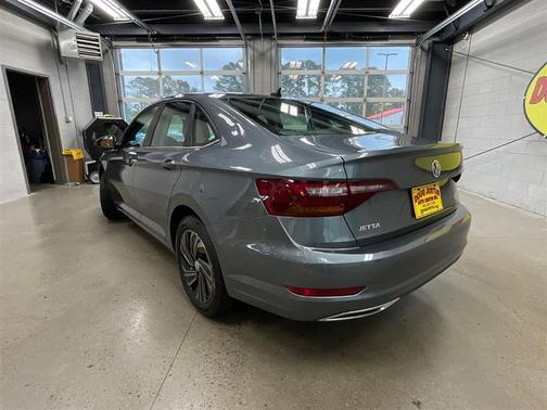 Platinum Gray Metallic 2019 Volkswagen Jetta 1.4T SEL Premium