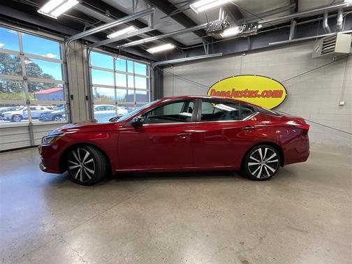 Scarlet Ember Tintcoat 2020 Nissan Altima SR FWD