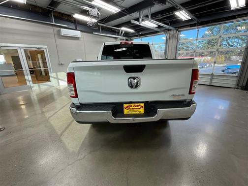 2020 RAM 2500 Tradesman Crew Cab 4x4 6'4' Box