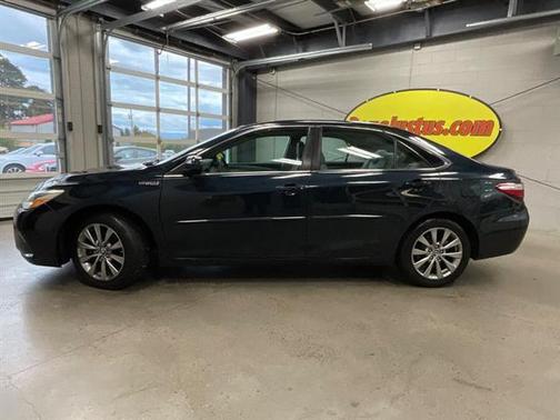 2016 Toyota Camry Hybrid XLE