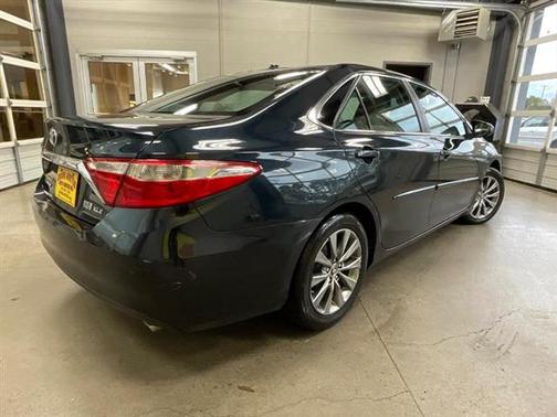 2016 Toyota Camry Hybrid XLE