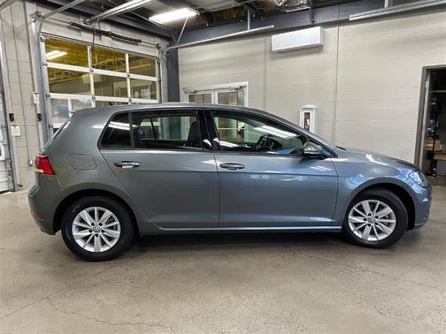 2018 Volkswagen Golf TSI S