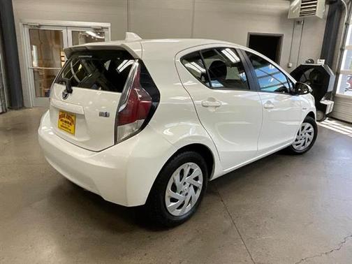 2016 Toyota Prius c Two