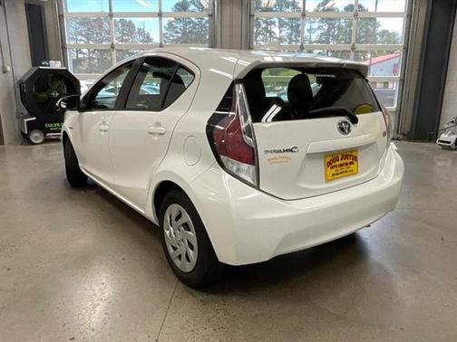 2016 Toyota Prius c Two