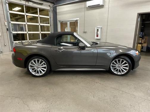 2017 FIAT 124 Spider Base