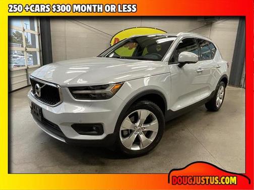 2021 Volvo XC40 MOMENTUM