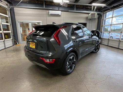 Graphite Gray 2023 Kia Niro EV Wind