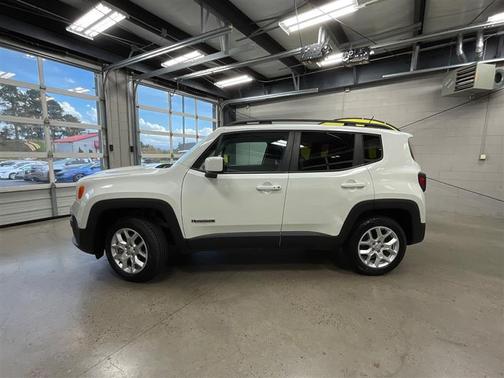 Alpine White 2017 Jeep Renegade Latitude