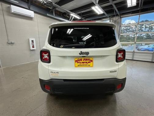 Alpine White 2017 Jeep Renegade Latitude